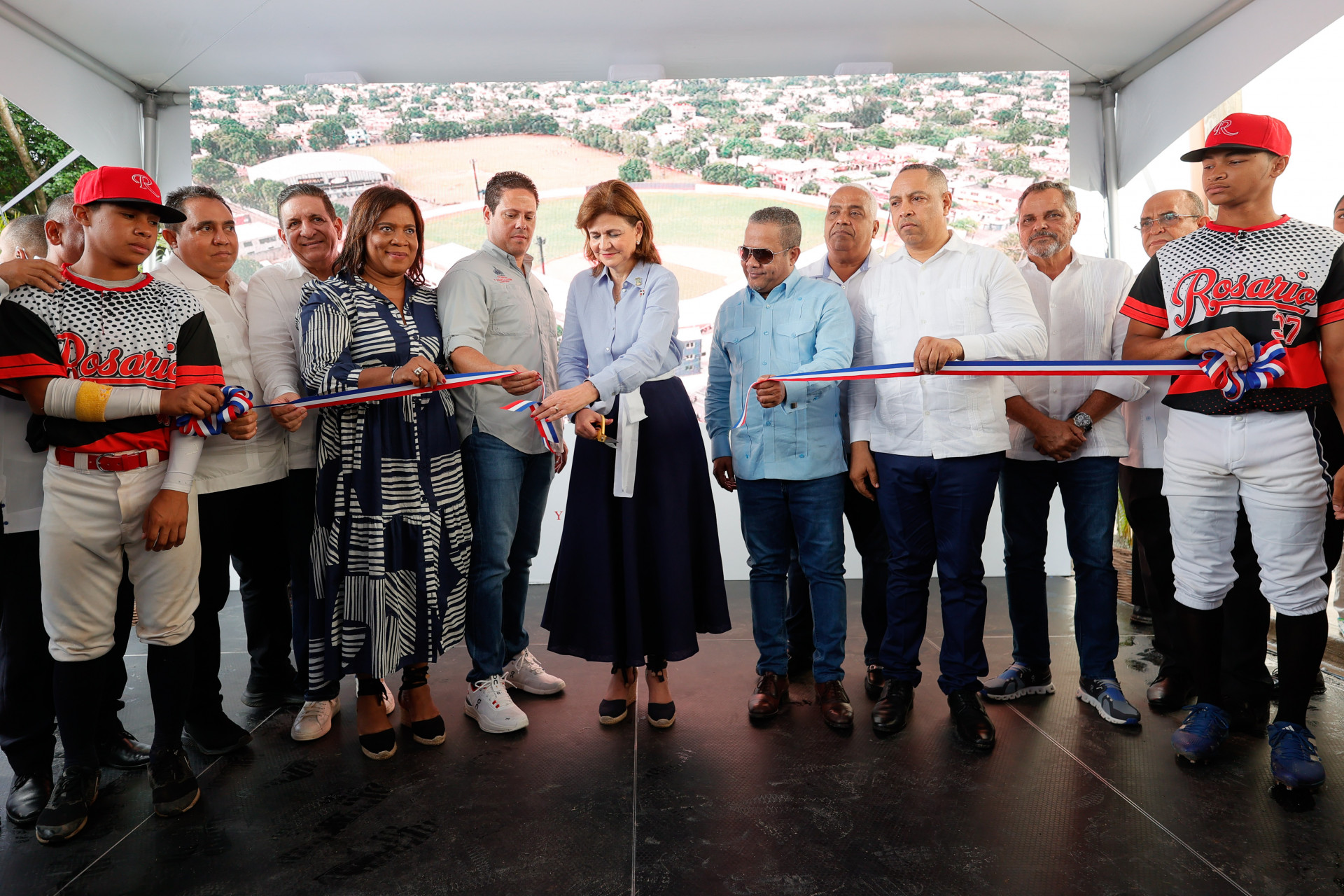 Vicepresidenta Raquel Peña inaugura un CAFI en el recinto Bonao de la UASD y dos estadios de béisbol