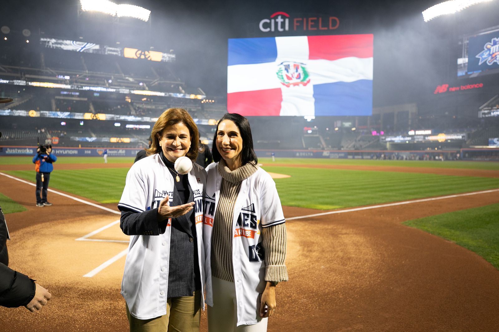 Vicepresidenta celebra con dominicanos en New York el béisbol, sus logros académicos, trayectorias y la cultura