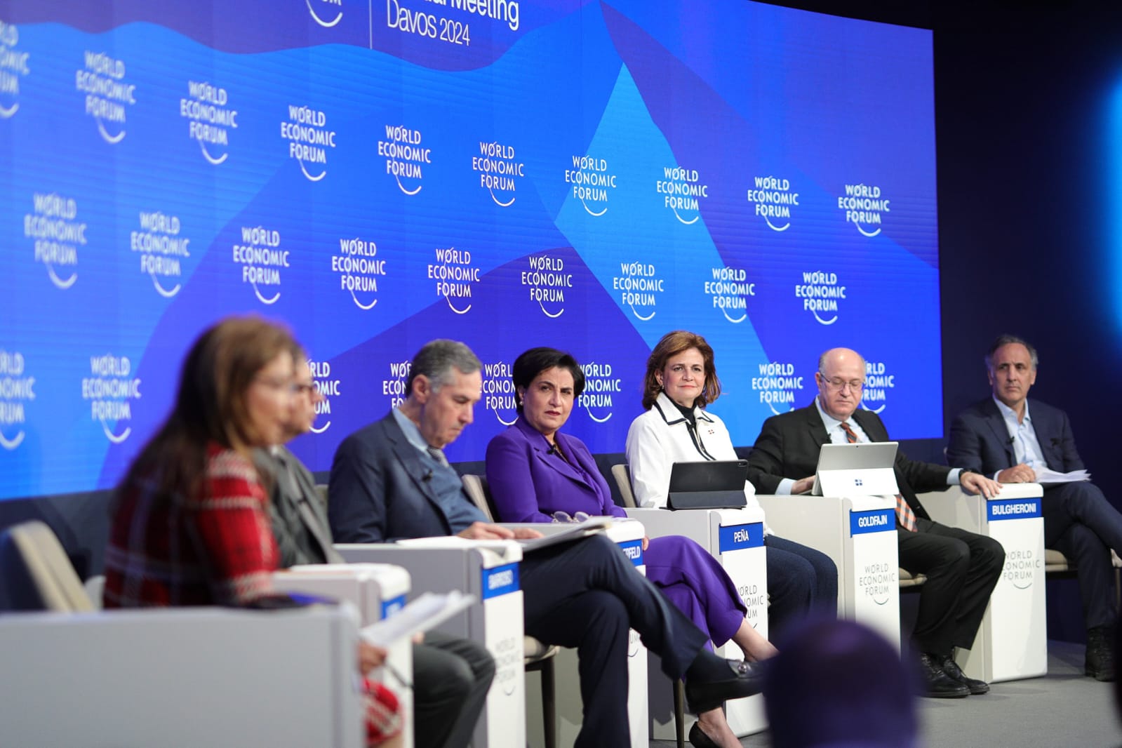 Vicepresidenta afirma en Davos que la implementación de políticas transparentes en RD ha permitido garantizar la estabilidad económica y social para atraer inversiones