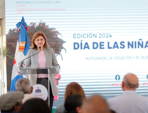 Vicepresidenta y director de los CTC celebran Día de las Niñas en las TIC fomentando capacitaciones