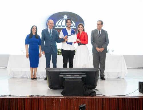 Gobierno fortalece el bilingüismo: Raquel Peña encabeza graduación de 16 mil estudiantes del programa Inglés de Inmersión