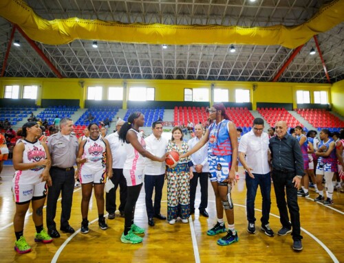 Raquel Peña da apertura al torneo nacional de baloncesto femenino y reitera respaldo al deporte