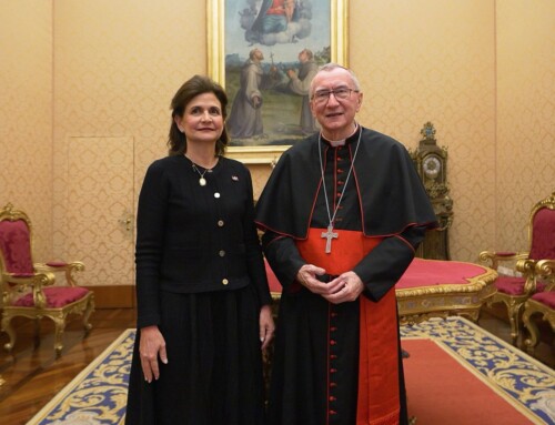 Raquel Peña se reúne con el cardenal Pietro Parolin en agenda oficial en el Vaticano