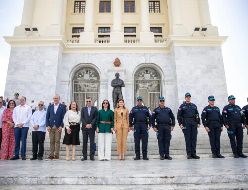 Raquel Peña encabeza lanzamiento del nuevo modelo de servicio policial en Santiago