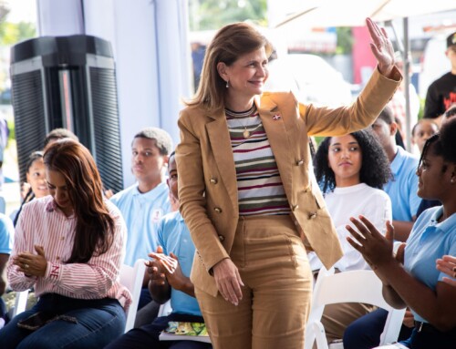 Raquel Peña inicia Fiesta de la Lectura con jóvenes del Liceo Vicente Vargas en SDN