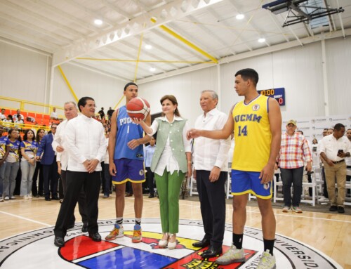 Raquel Peña inaugura polideportivo en PUCMM de Santiago auspiciado por Banreservas
