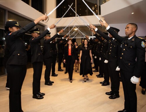 Raquel Peña encabeza acto de imposición de la Medalla al Mérito Policial 2025