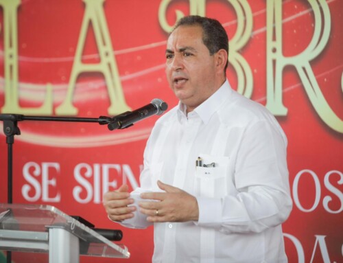 Gobierno lleva la alegría de la Brisita Navideña a comunitarios de La Vega y Duarte