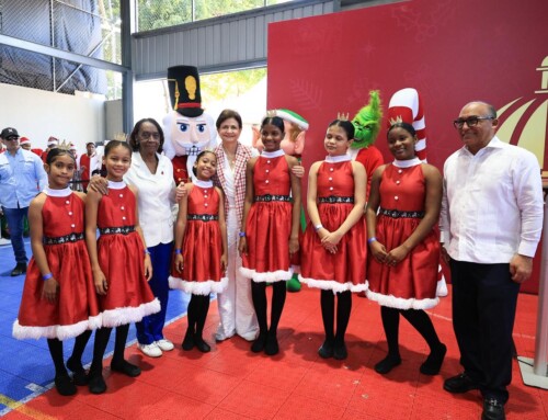 Raquel Peña encabeza entrega de juguetes a niños y niñas de Capotillo