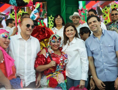 Raquel Peña participa en la segunda salida del Carnaval de Santiago 2026.