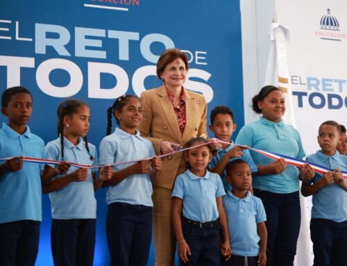 Raquel Peña inaugura infraestructuras escolares en Azua en el marco del Día Nacional del Estudiante