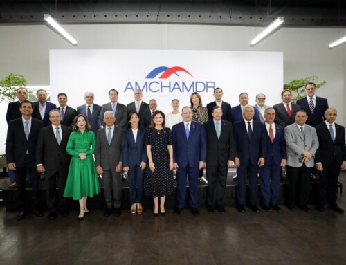 Raquel Peña asiste a Almuerzo Amchamdr y destaca el compromiso del Gobierno con la estabilidad macroeconómica