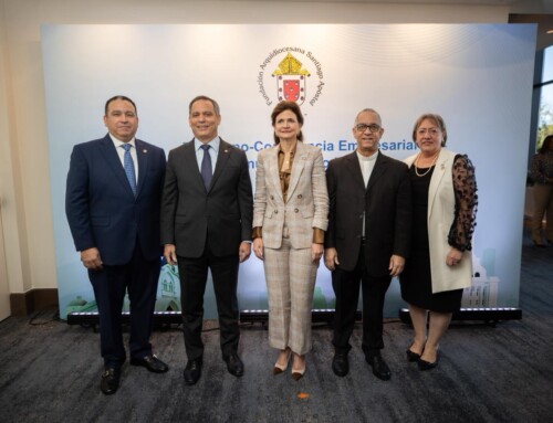 Raquel Peña participa en desayuno-conferencia de FASA con disertación del magistrado Luis Henry Molina