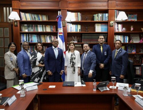 Vicepresidenta Raquel Peña se reúne con directiva del Colegio Médico Dominicano para abordar temas del sector salud