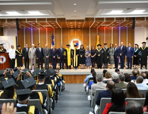 Raquel Peña encabeza acto en el que la PUCMM otorga Doctorado Honoris Causa a Abraham Lowenthal