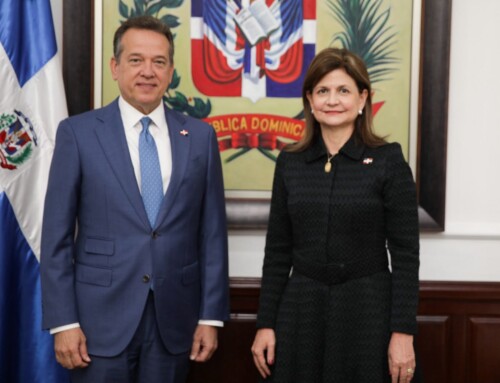 Raquel Peña juramenta a Víctor Bisonó como nuevo ministro de Relaciones Exteriores