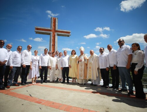 Raquel Peña acompaña a cientos de fieles en celebración de Nuestra Señora de las Mercedes en el Santo Cerro