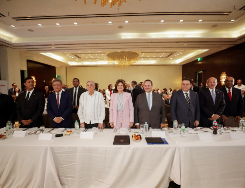 Raquel Peña participa en encuentro empresarial; destacan avances de la economía dominicana